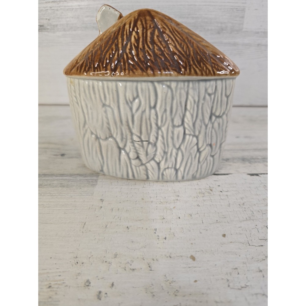 Vintage Ceramic Squirrel Cottage Napkin Holder Thatched Roof House 4.5" - Picture 2 of 6